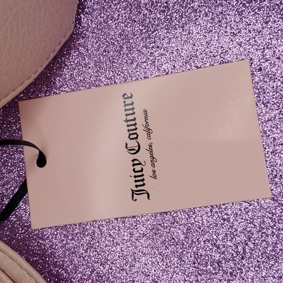 🎉HP🎉Juicy Couture 💘NWT💘 Luxe Links Light Pink Heart Shaped Wristlet!💘💘💘 - Picture 6 of 16